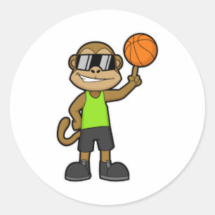 Monkey som basketspelare med Basketball boll Runt Klistermärke