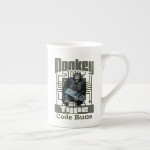 Monkey Type, Code Körs Roligt Fullstack-utvecklare Benporslin Mugg