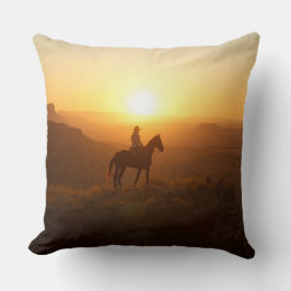 Monochromatic Golden Hour Cowboy Silhouette Desert Kudde