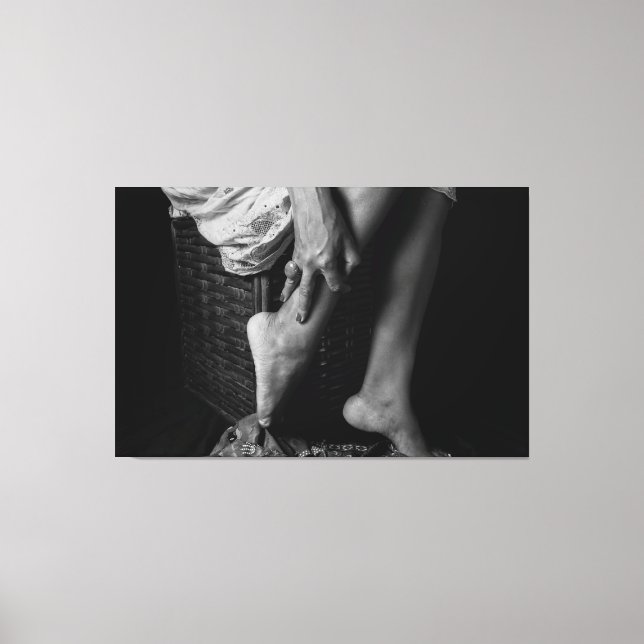 Monochrome Grace: An Artistic Study Canvastryck (Framsida)