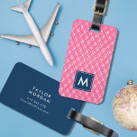 Monogram Abstrakt Rosa Line Strokes Mönster Bagagebricka<br><div class="desc">Resa i stil med denna bagagetod i monogram med en abstrakt rosa linjetjocklek mönster med en blå mittpunkt på framsidan och en motsvarande blå baksida. Anpassa den genom att ersätta platshållartexten. Om du vill ha fler alternativ som att ändra teckensnittet och det är storlekt/färg eller mellanrummet mellan brev klickar du...</div>