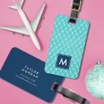 Monogram Abstrakt Turcos Line Strokes Mönster Bagagebricka<br><div class="desc">Resa i stil med denna bagagetod i monogram med en turkospassagel i abstrakt mönster med en blå mittpunkt på framsidan och en motsvarande blå baksida. Anpassa den genom att ersätta platshållartexten. Om du vill ha fler alternativ som att ändra teckensnittet och det är storlekt/färg eller mellanrummet mellan brev klickar du...</div>
