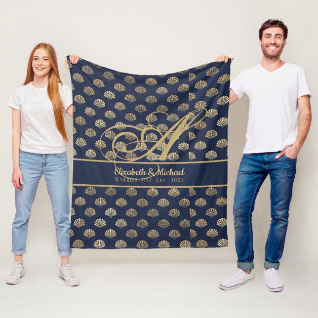 Monogram ART Deco Marinblå Guld Skal Nygifta Fleecefilt (På plats)