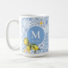 Monogram av citronfrukt, blå bricka kaffemugg