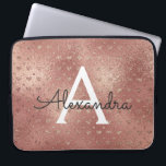 Monogram av metalliskt glasfetter från rosa ros Gu Laptop Fodral<br><div class="desc">Rosa ros Faux Metallic Foil Girly Glam Heart Mönster Monogram Fodral. Fodral kan anpassas så att det omfattar ditt första och första namn. Om du vill matcha artiklar kontaktar du designern.</div>