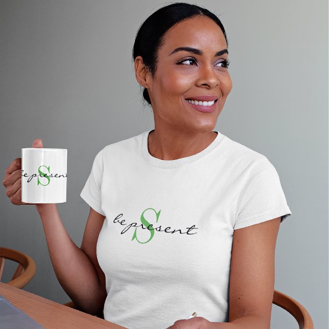 Monogram 'be present' Activewear Classic White T Shirt (Skapare uppladdad)