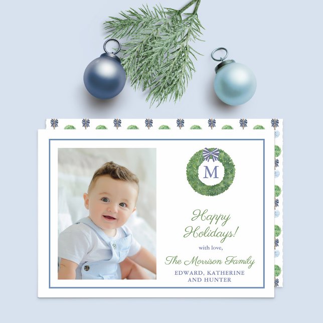 Monogram Bild-Helgdag för utandning av Boxwood Julkort (Preppy boxwood with blue and white bow family picture holidays card)