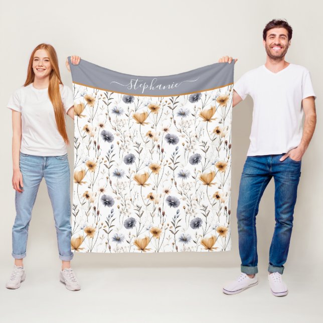 Monogram blå grå beige vit Boho blommig  Fleecefilt (På plats)