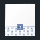 Monogram blå vit vattenfärgsananas anteckningsblock<br><div class="desc">Anpassa det här anteckningsblocket med blå och vit monogram ananas. Ett tropiskt tema för sommartid i coola. Så söt till ditt kontor!  Designad för dig av Blackberry Boulevard</div>