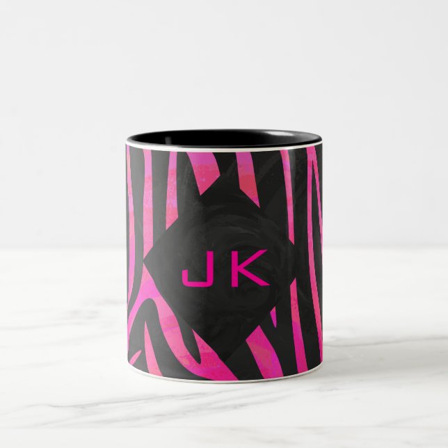 Monogram Black and Shock rosa Zebra Design Två-Tonad Mugg (Center)