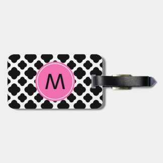 Monogram Black and White Quatrefoil med Shock rosa Bagagebricka