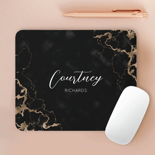 Monogram Black & Guld Marble Elegant Font Namn Musmatta (Black marble and gold glitter personalized mouse pad with your name or brand logo)