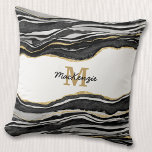 Monogram Black Marble Agate Guld Glitter Kudde<br><div class="desc">Svart och vit enfärgad vattenfärg gör marmordeller med faux guld-detaljer. Ändra namn och monogrammet till en början för att anpassa sig.</div>