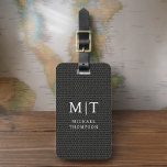 Monogram Black Metallic Elegant Mönster Bagagebricka<br><div class="desc">Öka din resupplevelse med vår klassiska Elegant Modern Minimalist Monogram Luggage Tag-kod. Detta noggrant designade tillbehör kombinerar sömlöst elegans med contemporaryns minimalism, och ser till att ditt bagage är sofistikerat. Den här bagagetaggen är utformad med precision och noggrannhet. Den är mer än bara en praktisk artikel. Den är en personlig...</div>