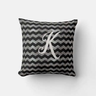 Monogram Black och Silver Glitter Chevron Kudde