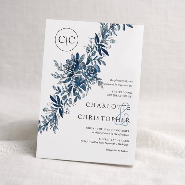 Monogram blått akvarell blomstermönster med linjek inbjudningar (Monochrome Blue watercolor floral wedding invitation with monogram.)