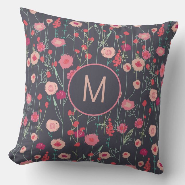 Monogram Blommor Mörk Kudde (Monogram initial personalized dark floral wildflower throw pillow)