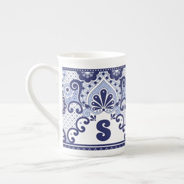 Monogram Blue and White Mexican Talavera Tile Benporslin Mugg (Vänster)