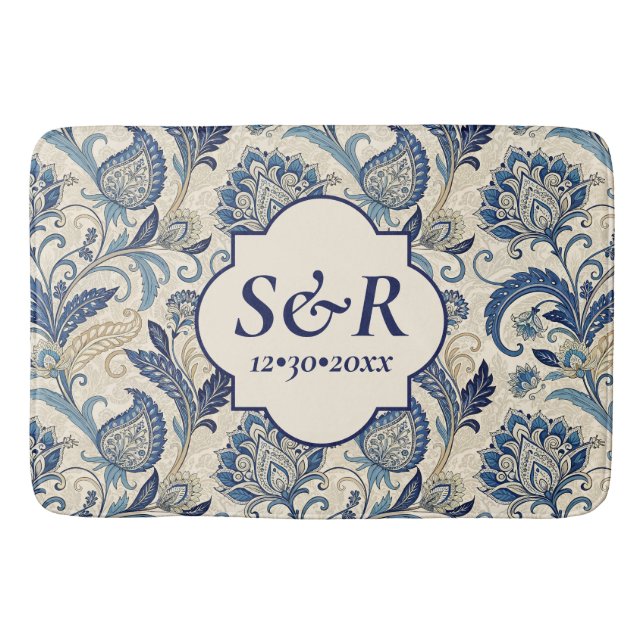 Monogram Blue & Cream Damask Blommigt Bröllop Badrumsmatta (Framsidan)