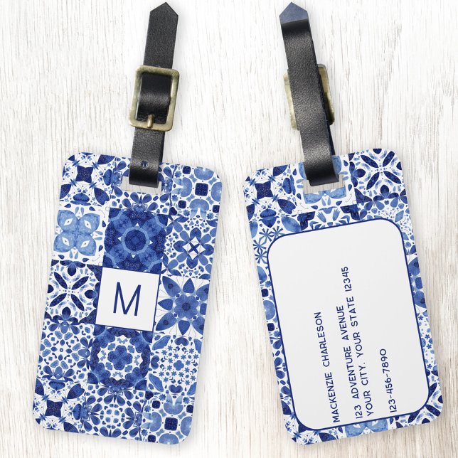 Monogram Blue White Tile Watercolor i Medelhavet Bagagebricka (Modern monogram initial personalized blue and white Mediterranean tile luggage tag)