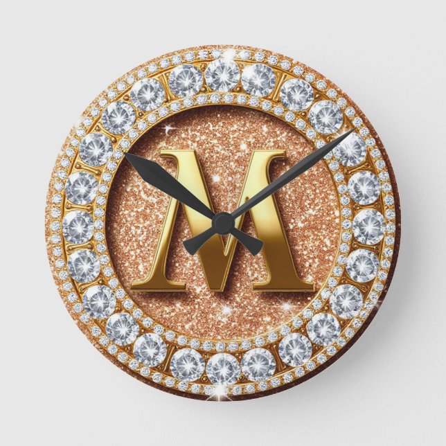 Monogram bokstaven M på roséguld glitterbakgrund Rund Klocka (Framsida)