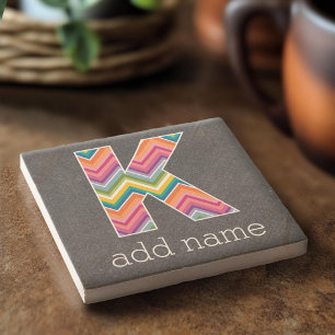 Monogram Brev K - Schalkboard och Bright Chevrons Underlägg Sten