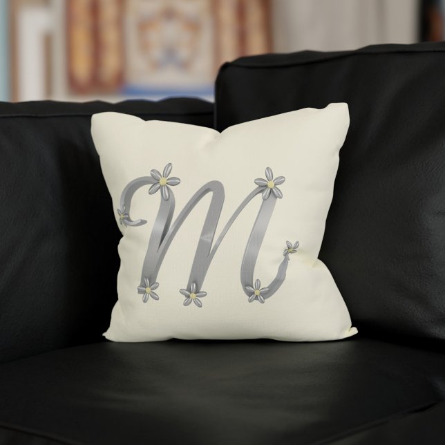 Monogram Brev M Silver Cream Dekorativ kudde (A silver and cream pillow perfect for your Mom as it has her initial on it)