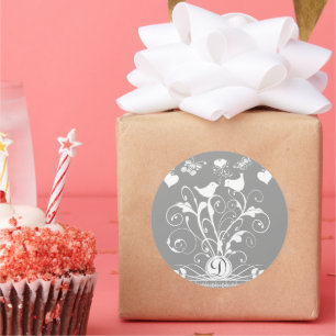 Monogram Bröllop Birds Hearts Swirls White på Gråt Runt Klistermärke