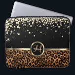 Monogram Brown och Black Leopard med Guld Diamond Laptop Fodral<br><div class="desc">Electronic Laptop sleeve. En rund och svart liopard-djurskrift med Guld-accenter och diamanter med ett monogram brev och namn-redo som gör att du kan anpassa dig. ⭐ Produkten är 100 % Anpassade. ****Klicka på KNAPPEN CUSTOMIZE om du vill lägga till, ta bort, flytta, ändra storlek, ändra runt, rotera osv..någon av bilderna,...</div>