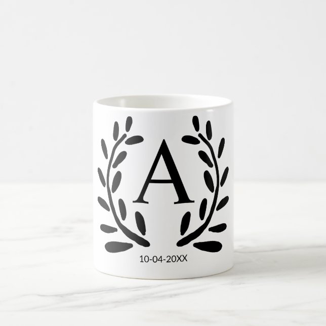 MONOGRAM BRUDGUM GÅVA ÅR DATUM NAMN PRESENTER KAFFEMUGG (Center)