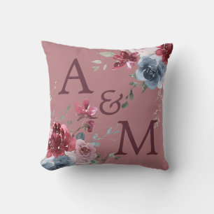 Monogram Burgundy Initialer Dusty Ro Blue Blommigt Kudde