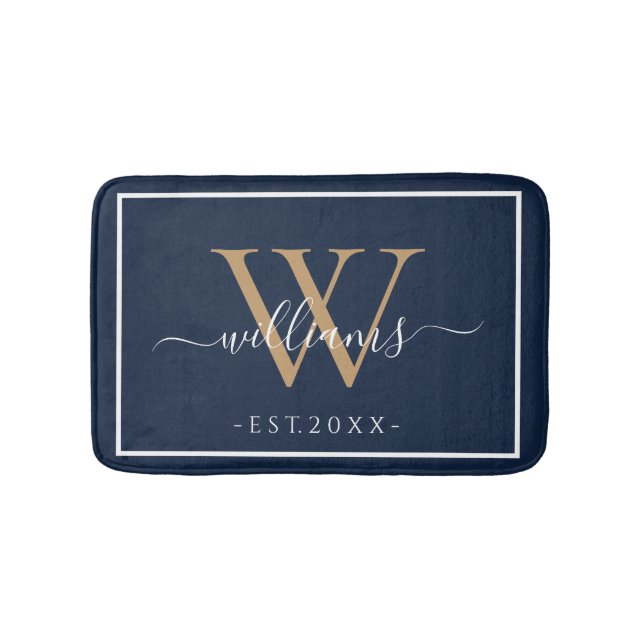 Monogram Chic Guld Skrift Namn Bröllopsdatum Navy Badrumsmatta (Framsidan)