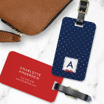 Monogram Chic Red Ribbon Polka Dot Blue Bagagebricka<br><div class="desc">Resa i stil med den här chicen monokärm för bagage som har en blå kantad ruta med ett rött band mot en blå och vit polka punkt mönster. Anpassa den genom att ersätta platshållartexten. Om du vill ha fler alternativ som att ändra teckensnittet och det är storlekt/färg eller mellanrummet mellan...</div>