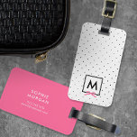 Monogram Chic Rosa Ribbon Polka Dot Luggage Tag Bagagebricka<br><div class="desc">Resa i stil med den här chicen monokärm för bagage som har en svart kantad ruta med ett rosa band mot en svart och vit polka punkt mönster. Anpassa den genom att ersätta platshållartexten. Om du vill ha fler alternativ som att ändra teckensnittet och det är storlekt/färg eller mellanrummet mellan...</div>