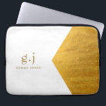 Monogram Classic Elegant Minimal Guld White Laptop Fodral<br><div class="desc">Ett svart laptop sleeve för hem eller arbete, med ett enkelt rent modernt minimalistiskt guld monogram med enkel nedre fodral serif-typografi initialer. Ett skiljetecken (punkt) delar upp det första och sista tecknet som ett enkelt utformat inslag som definierar detta typografi stil som modernt och rent. Ditt namn i versalserif-typ. Enkel,...</div>