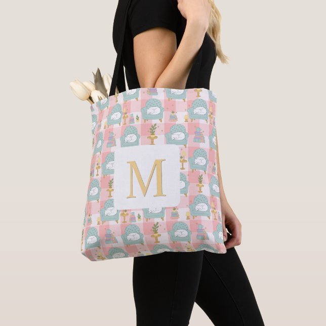 Monogram Cozy Cat & Book Tote Bag Girly Pink Tygkasse (Närbild)