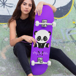 Monogram Cute Panda Personalized Purple Mini Skateboard Bräda 18,5 Cm<br><div class="desc">Monogram Cute Panda Personalized Purple Skateboard features a cute panda bear sitting on the floor on a purple background. Personalize with your monogram and name or delete text in text boxes for no name. Personalize by editing the text in the text box provided. Designed by ©Evco Studio www.zazzle.com/store/evcostudio</div>