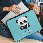 Monogram Cute Panda Personlig Bubble Gum Blue Laptop Fodral<br><div class="desc">En söt panda bär sitta på golv på en bubbelgumblå bakgrund. Anpassa med ditt monogram och namn eller ta bort text i textrutor utan namn.</div>