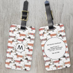 Monogram Dachshund Hund Mönster Bagagebricka<br><div class="desc">Sötad liten Dachshund-korv eller wiener hundar i lygstickor. Perfekt för hundälskare och hundvalkare. Originalkonst av Nic Squirrell. Ändra den inledande monogrammet på framsidan och kontaktinformationen på baksidan.</div>