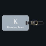 Monogram Dusty Blue Äventyr Awaits Gift Favor Bagagebricka<br><div class="desc">Monogrammed inledande text visas med anpassningsbarna "Äventyr Awaits" och även personuppgifter som namn,  adress,  mobilt nummer och e-post som du kan redigera. Designad med populär dammblå bakgrund kan du byta färg om du vill.</div>