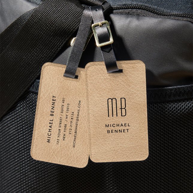 Monogram Elegant Beige Falsläderstruktur Bagagebricka (Monogrammed Elegant Beige Faux Leather Texture Luggage Tag)