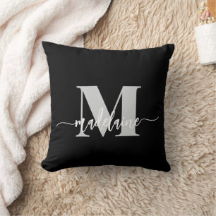 Monogram Elegant Black White Personal Kudde