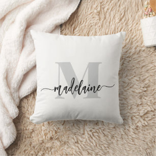 Monogram Elegant White Black Personal Kudde