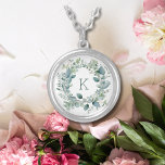 Monogram Eucalyptus Greenery Löv Gift för henne Silverpläterat Halsband<br><div class="desc">Vacker eukalyptus Utandningsplåten silver eller sterling silver halsband. Lägg till ditt inledande värde för att anpassa det. Gör en underbar födelsedagspresent till alla kvinnor eller till brudens sida.</div>