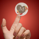 Monogram Fall bröllop eller Möhippa Stickers Runt Klistermärke<br><div class="desc">Dessa elegant faller under de första klistermärken som kommer att vara perfekten som tillfogas bröllop eller möhippa! Använda dem som kuvertförseglingar,  favärde taggar,  cupkakor med mera. Har ett monogram brev i ett bedövande fall i löv. Ett perfekt till ditt fallbröllop eller möhippa party favors!</div>