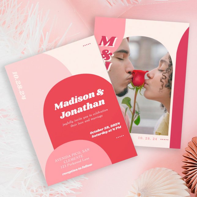 Monogram fet Rosa Red Retro Arch Bröllop Inbjudningar (Skapare uppladdad)