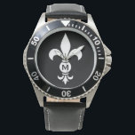 Monogram Fleur De Lis Modern Simple Black & White Armbandsur<br><div class="desc">Fleur De Lis Monogram Manar Resistant Watch - Stainless Steel and Leather - Anpassa med din ursprungliga text eller ta bort den om du vill. Fleur-de-lis eller fleur-de-lys är en stiliserad löv, iris eller lotus blomma och är en traditionell symbol för royalty. Snyggtens svarta och vita moderna utformning med personligens...</div>