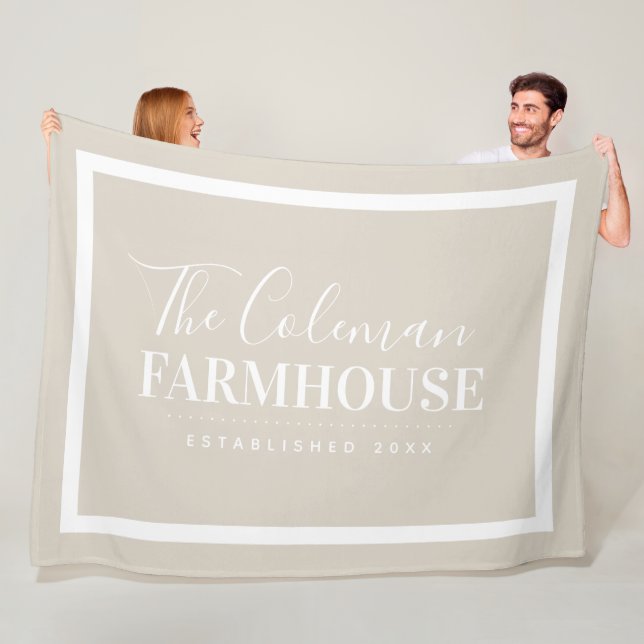 Monogram för Beige och White Modern Farmhouse Fami Fleecefilt (På plats)