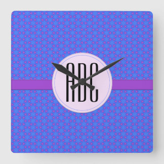 Monogram för blå Lila Geometric Personlig Fyrkantig Klocka