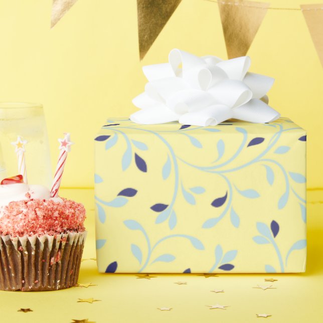 Monogram för blommönster av cute-pastel-gult presentpapper (Födelsedagsfest)